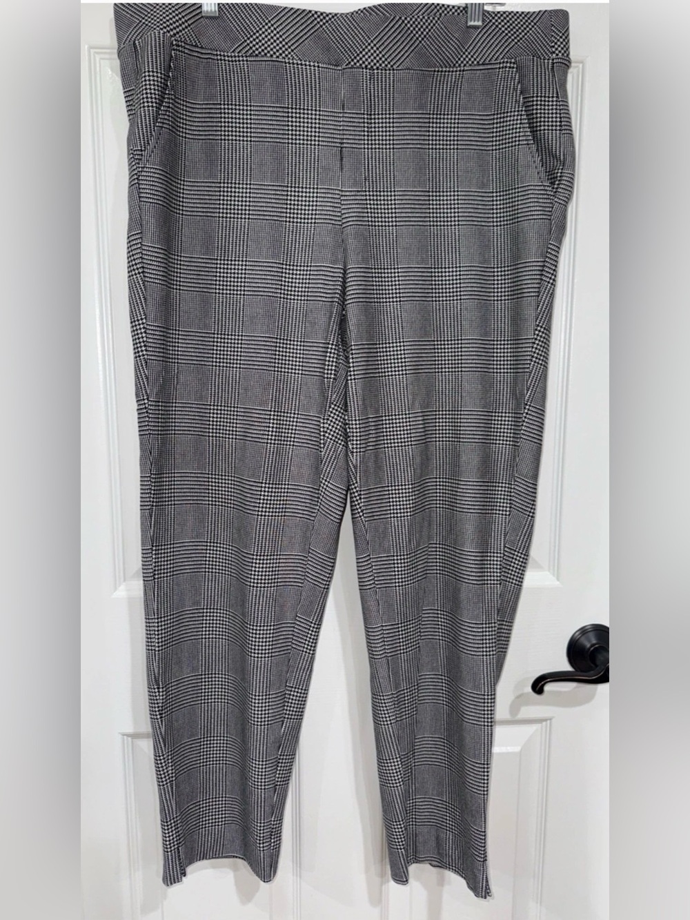 Torrid Women's Sz 2R Pull On Flat Front Career Pant Black / White Houndstooth - Picture 1 of 13